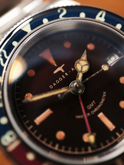 DAGGER AXE "The 1954 Survivor" GMT - Aged Hands Edition | Ref. DG-B6542 | Tax & Duty Included