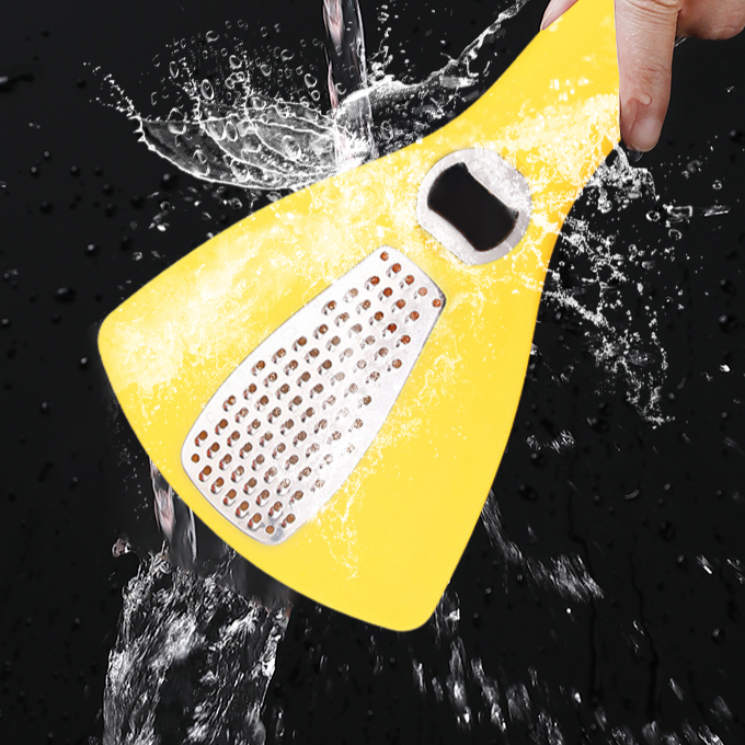 Triturar, abrir la botella, abrir la lata en tres en uno