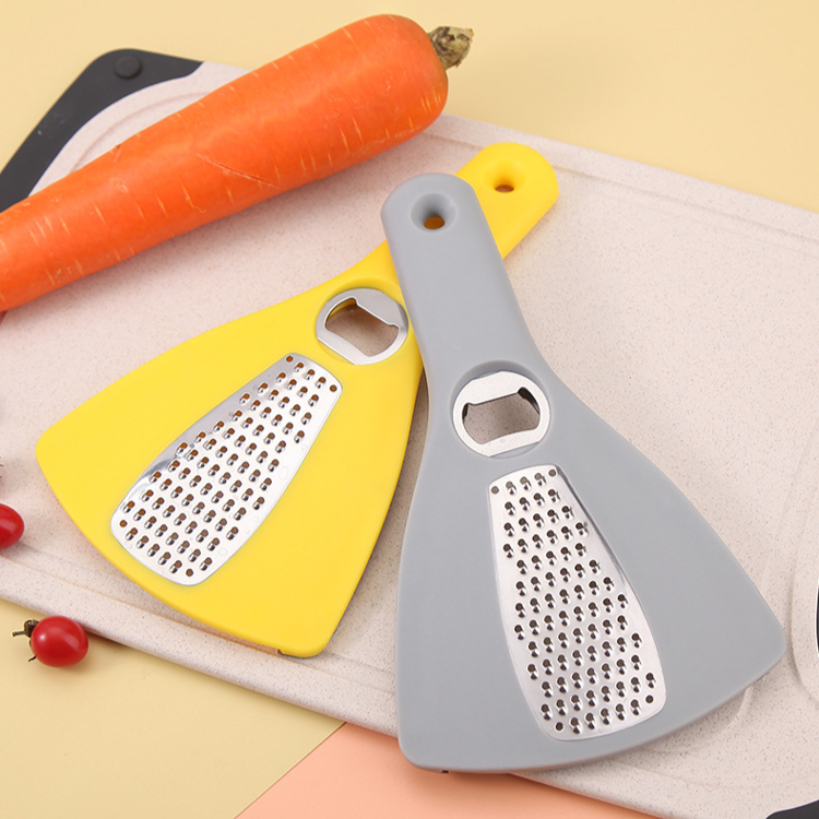 Triturar, abrir la botella, abrir la lata en tres en uno