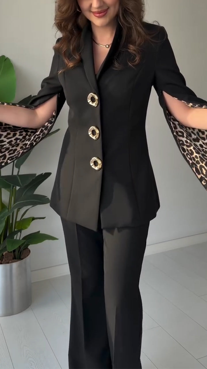 Damski garnitur: kurtka z kołnierzem i metalową klamrą + spodnie – idealny do pracy