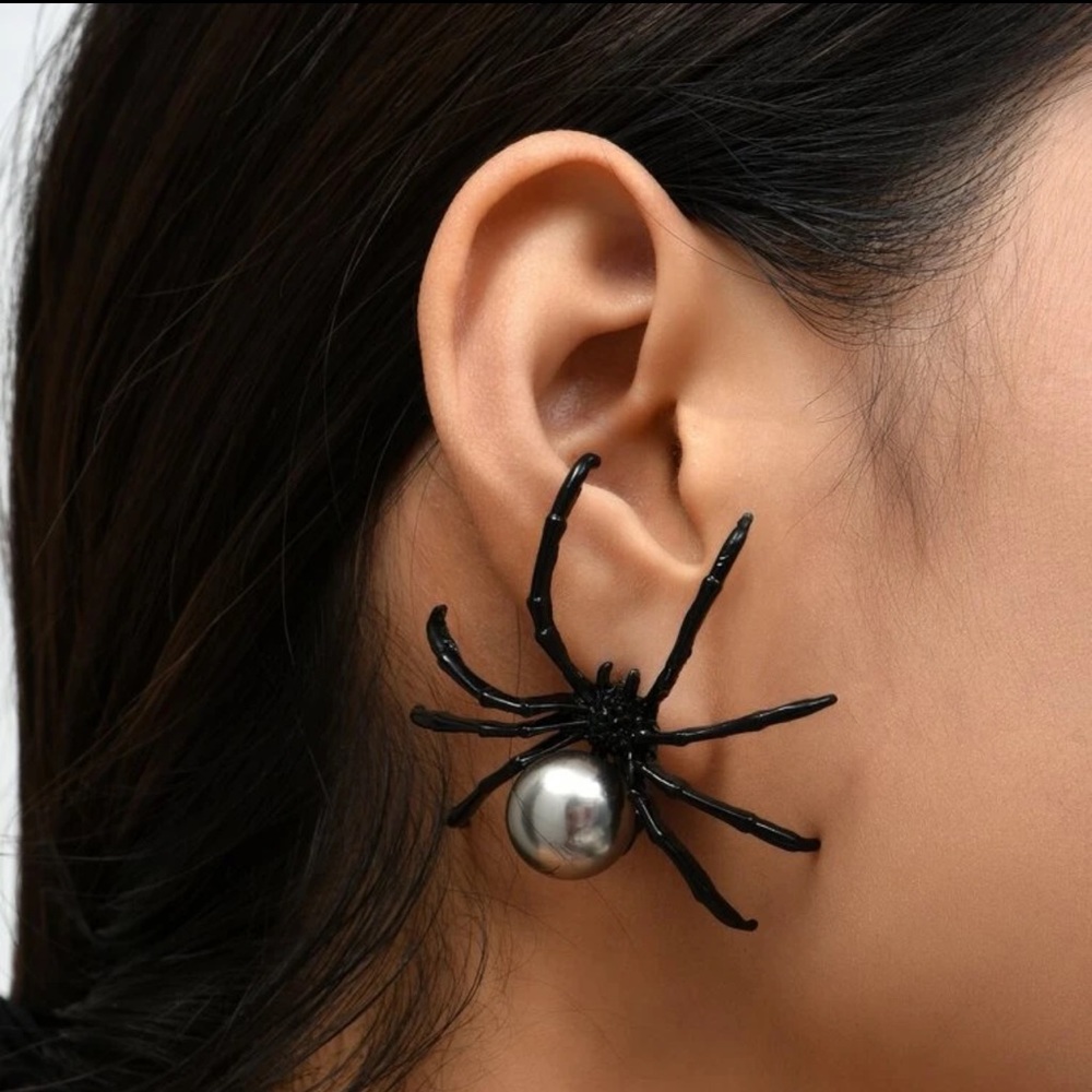 🕷Stunning Big Black Spider Earrings🕷