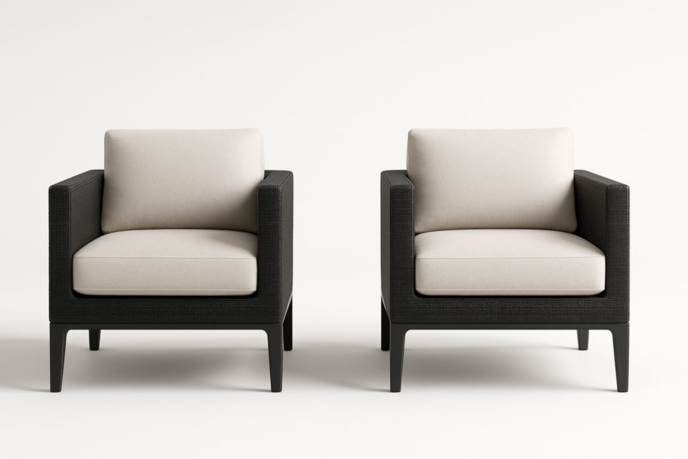 Paire de fauteuils en rotin synthétique noir avec coussins beiges