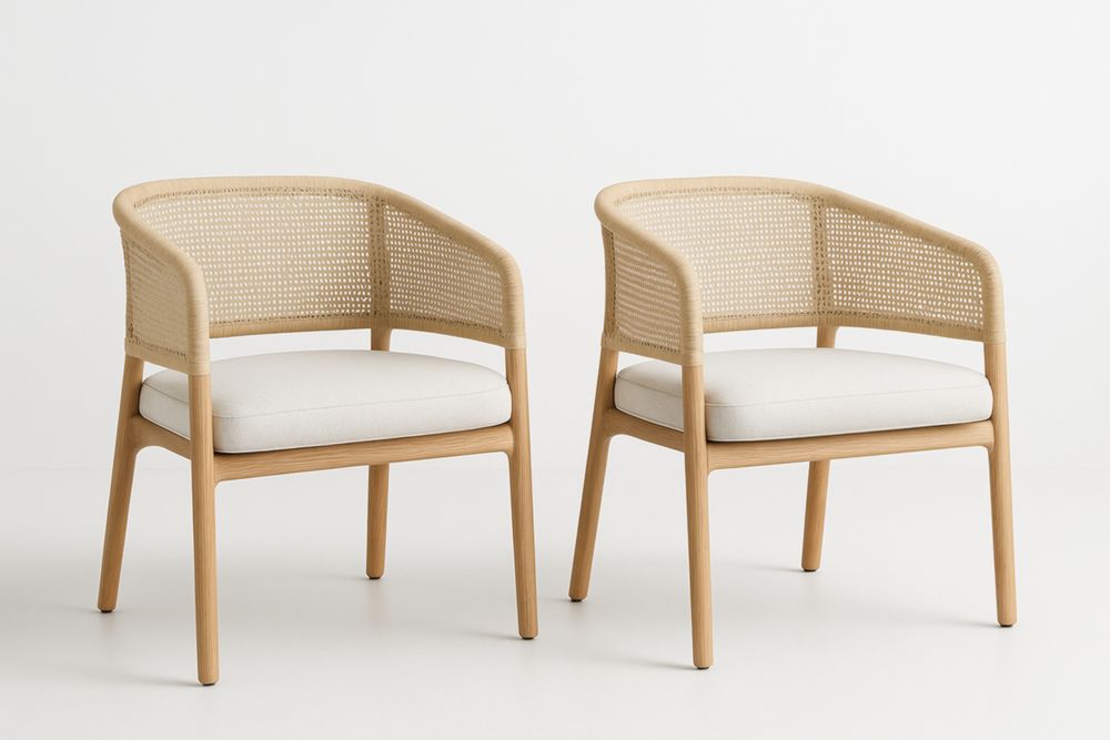 Paire de fauteuils en bois et cannage avec coussin beige