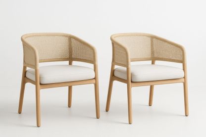 Paire de fauteuils en bois et cannage avec coussin beige