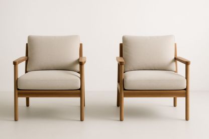 Paire de fauteuils en bois et tissu beige
