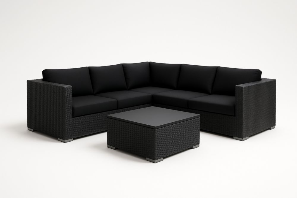 Canapé d'angle en résine tressée noire avec coussins noirs et table basse