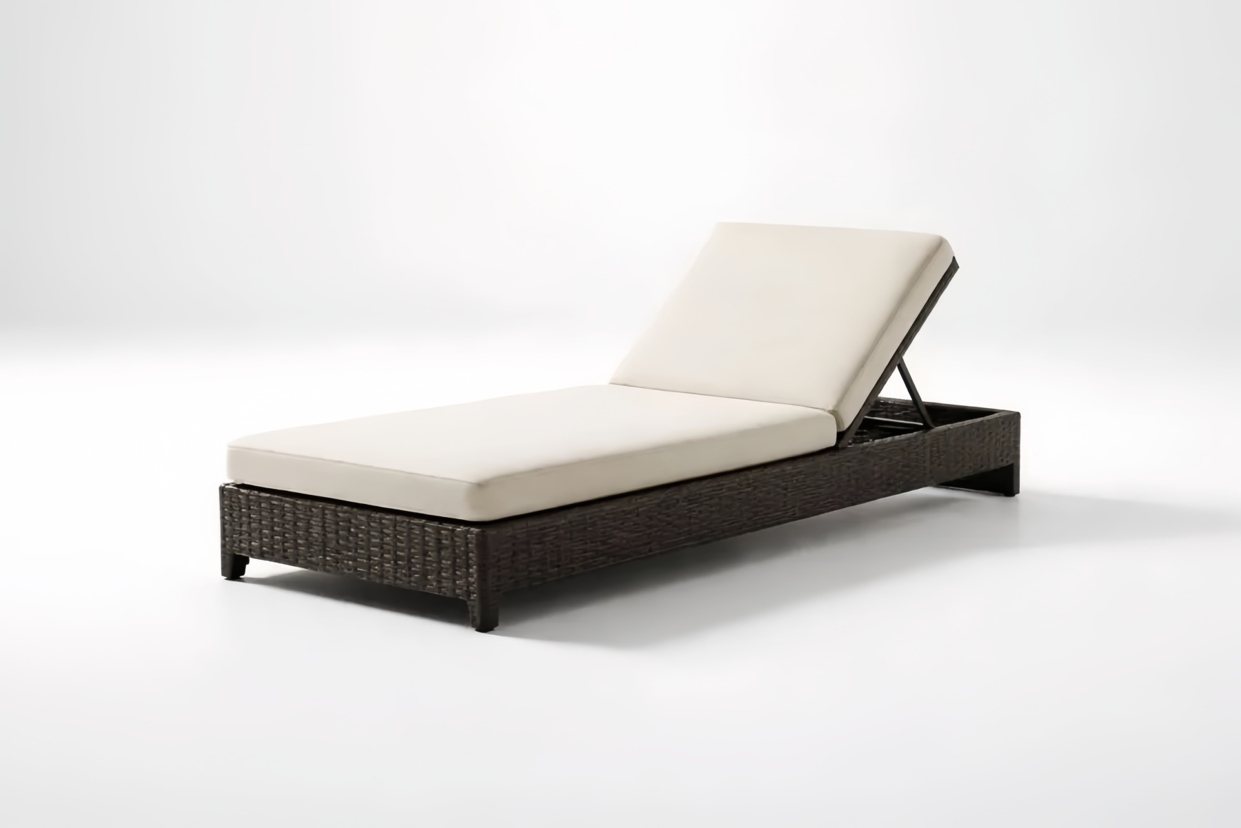 Lettino Prendisole in Rattan Sintetico con Cuscino Beige