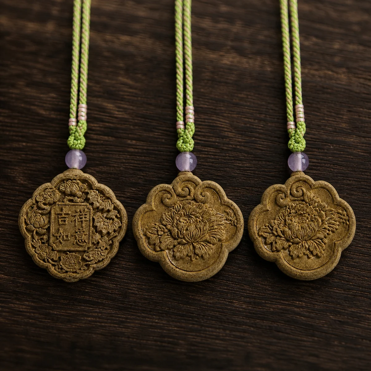 Carved Auspicious Floral Pendant Set - Material Detail