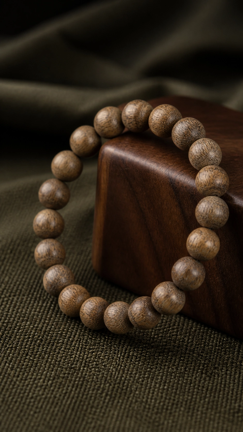Vietnamese Agarwood Bracelet, 10mm - Material Detail