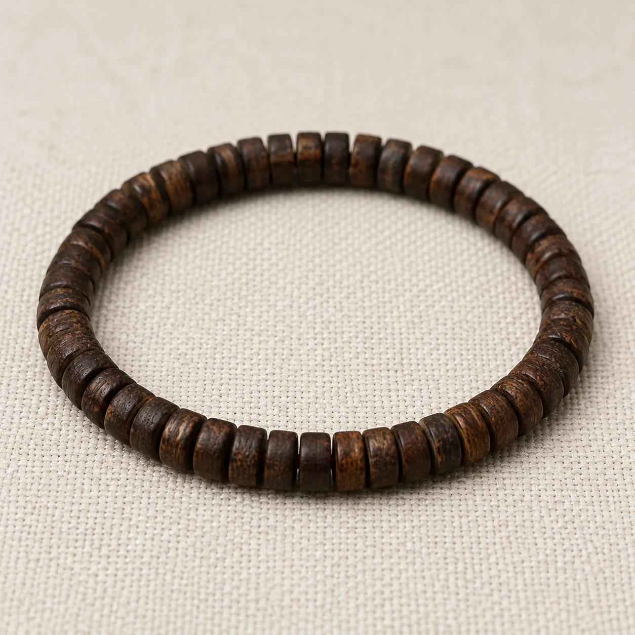 Agarwood disc-bead bracelet material detail
