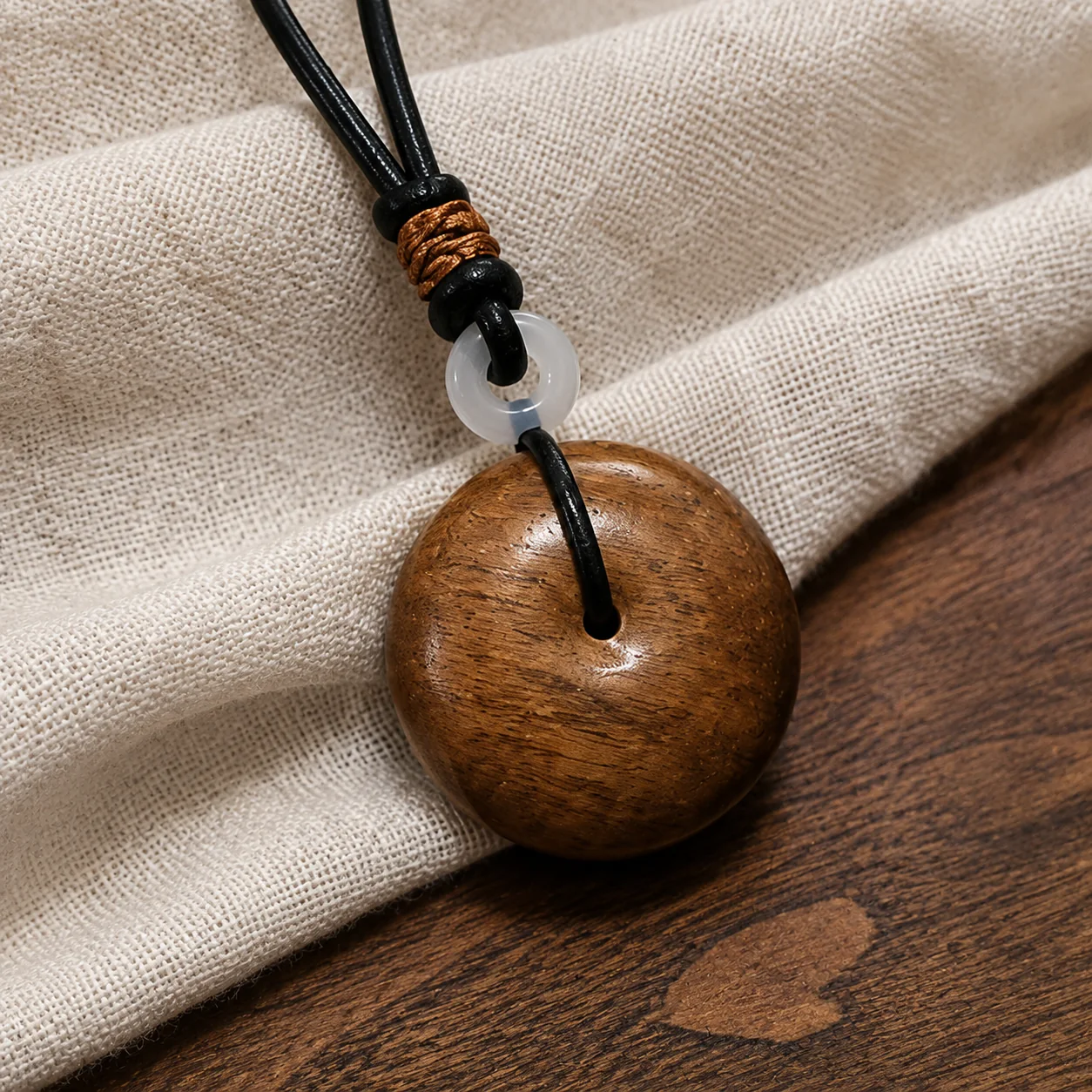 Agarwood pendant grain and cord detail
