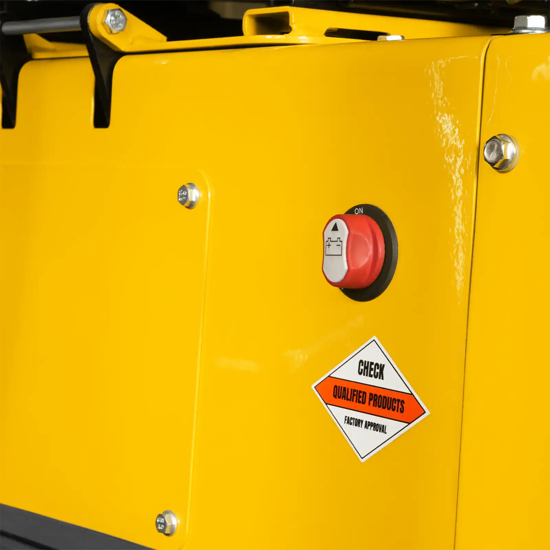 MEC12 Mini Compact Excavator — Kubota D722, 65.7 in Max Dig Depth, 2,700 lb Operating Weight