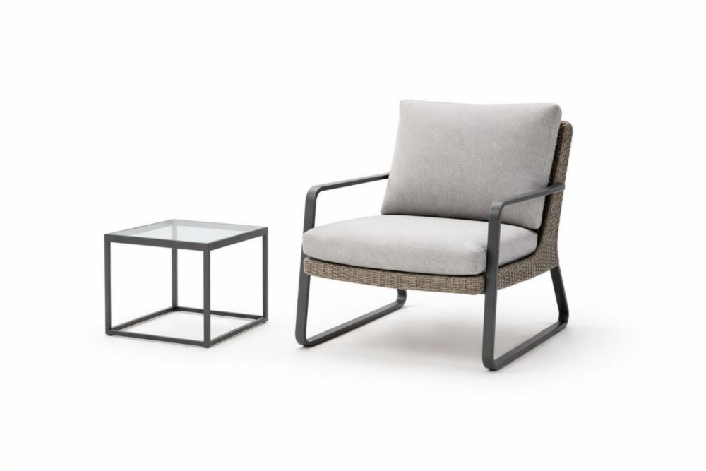 Poltrona in Acciaio e Fibra Sintetica con Tavolino in Vetro Temperato