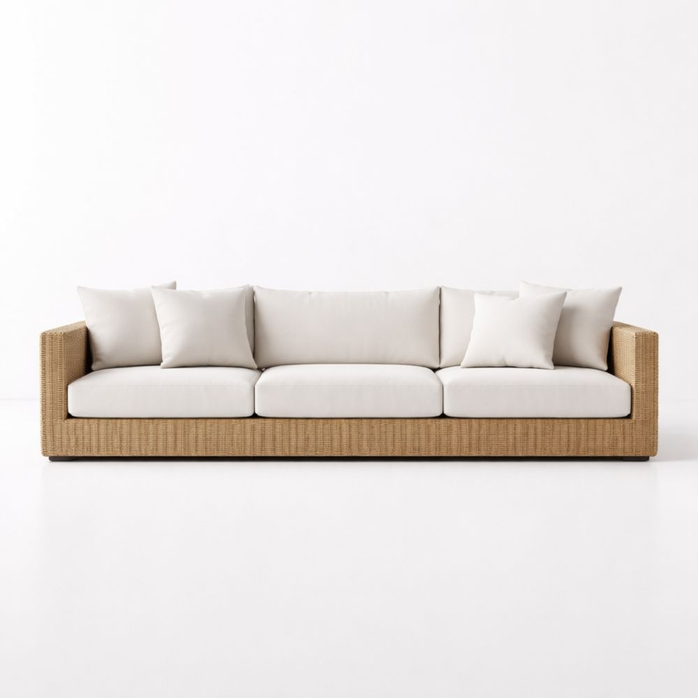 Divano a tre posti in rattan con cuscini in tessuto bianco