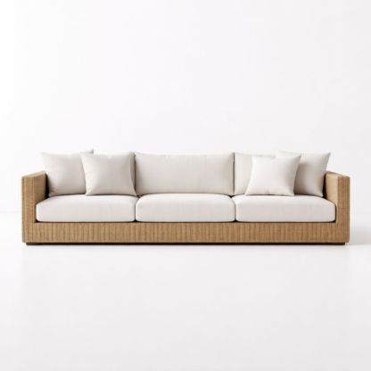 Divano a tre posti in rattan con cuscini in tessuto bianco