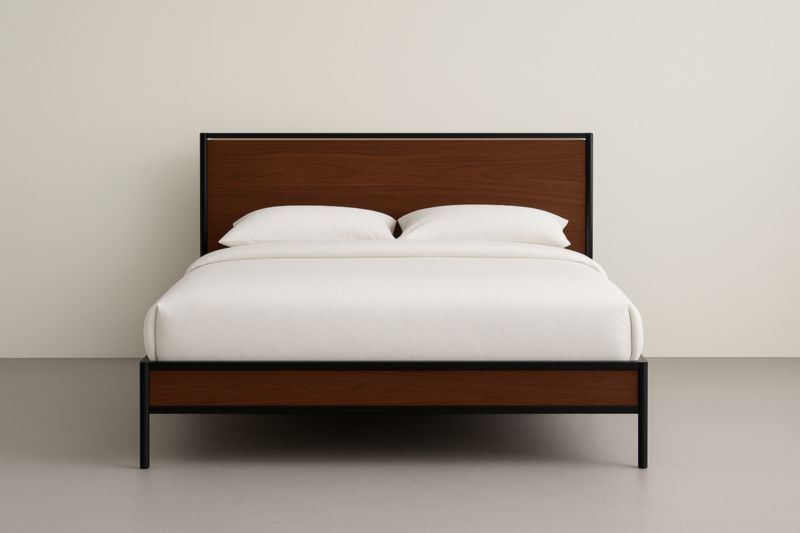 Lit double en bois et métal avec tête de lit