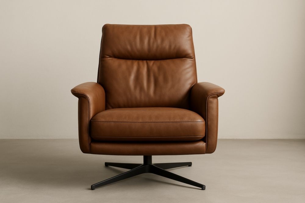 Poltrona in pelle marrone con base in metallo