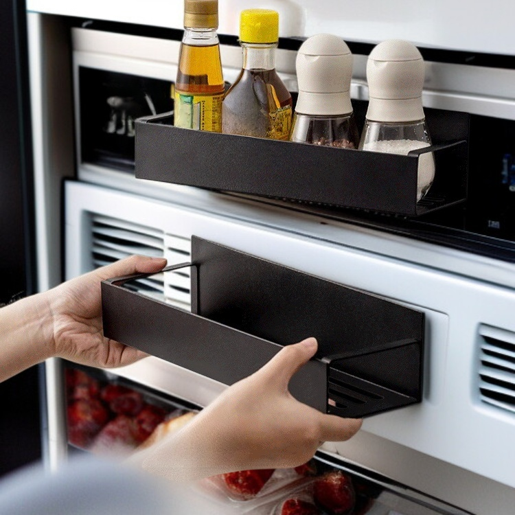 Organizer na przybory kuchenne z magnesem w nowoczesnej kuchni