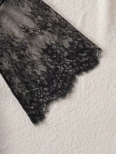 Дамски комплект нощница от дантела