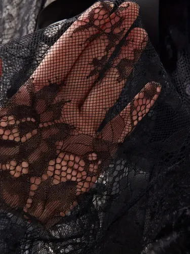 Дамски комплект нощница от дантела