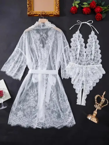 Дамски комплект нощница от дантела