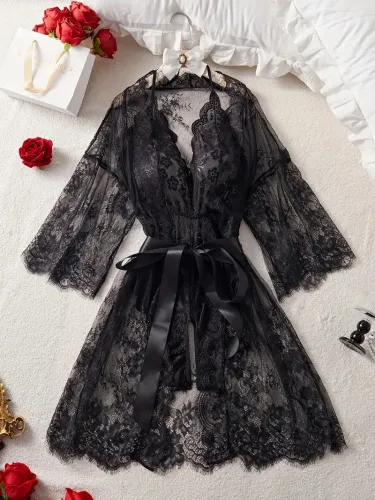 Дамски комплект нощница от дантела