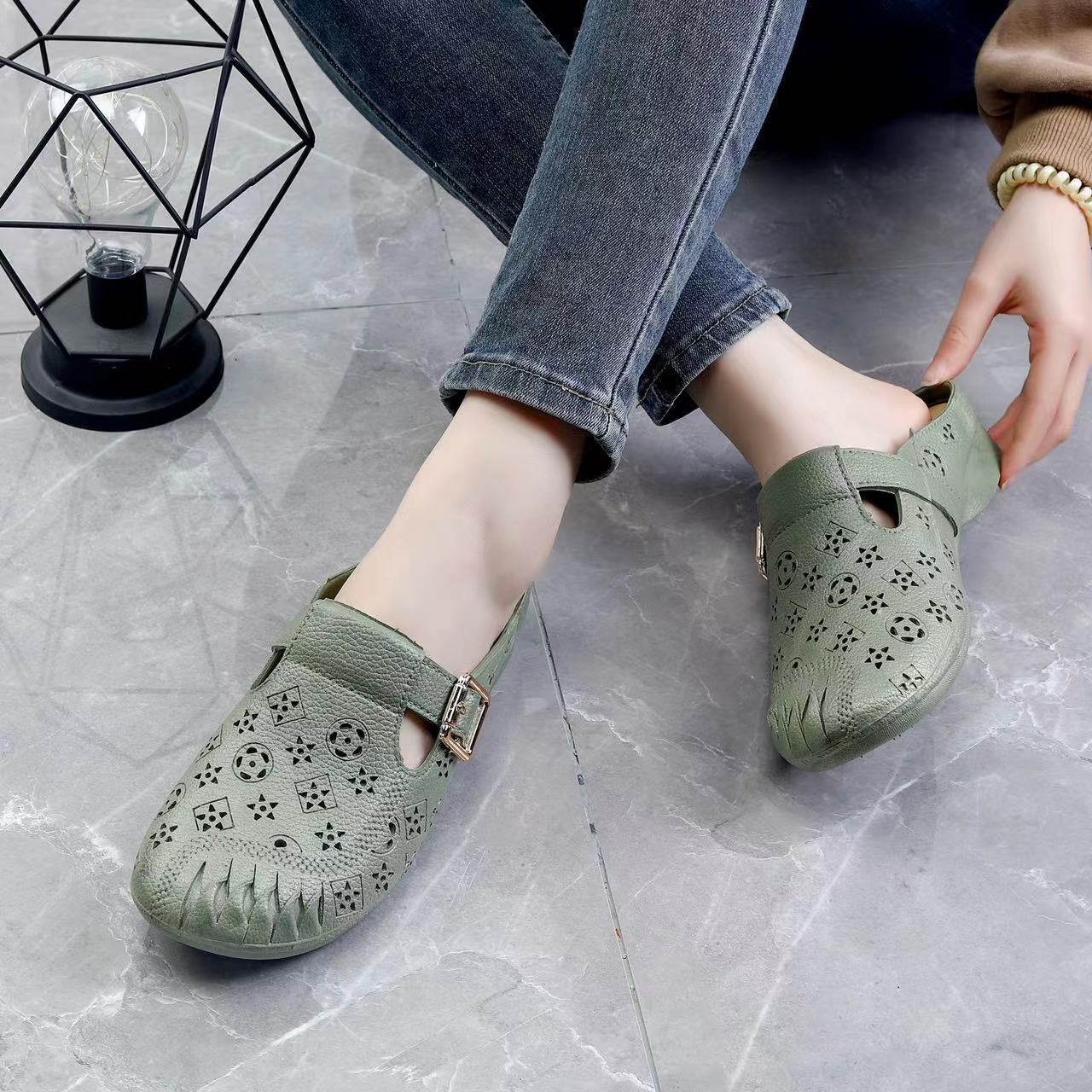 Сандали с мека подметка, кух дизайн, противохлъзгащи и полузатворени🖤