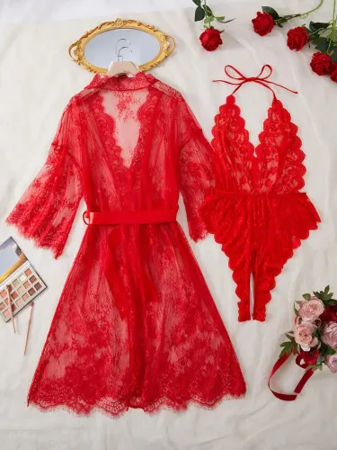 Дамски комплект нощница от дантела