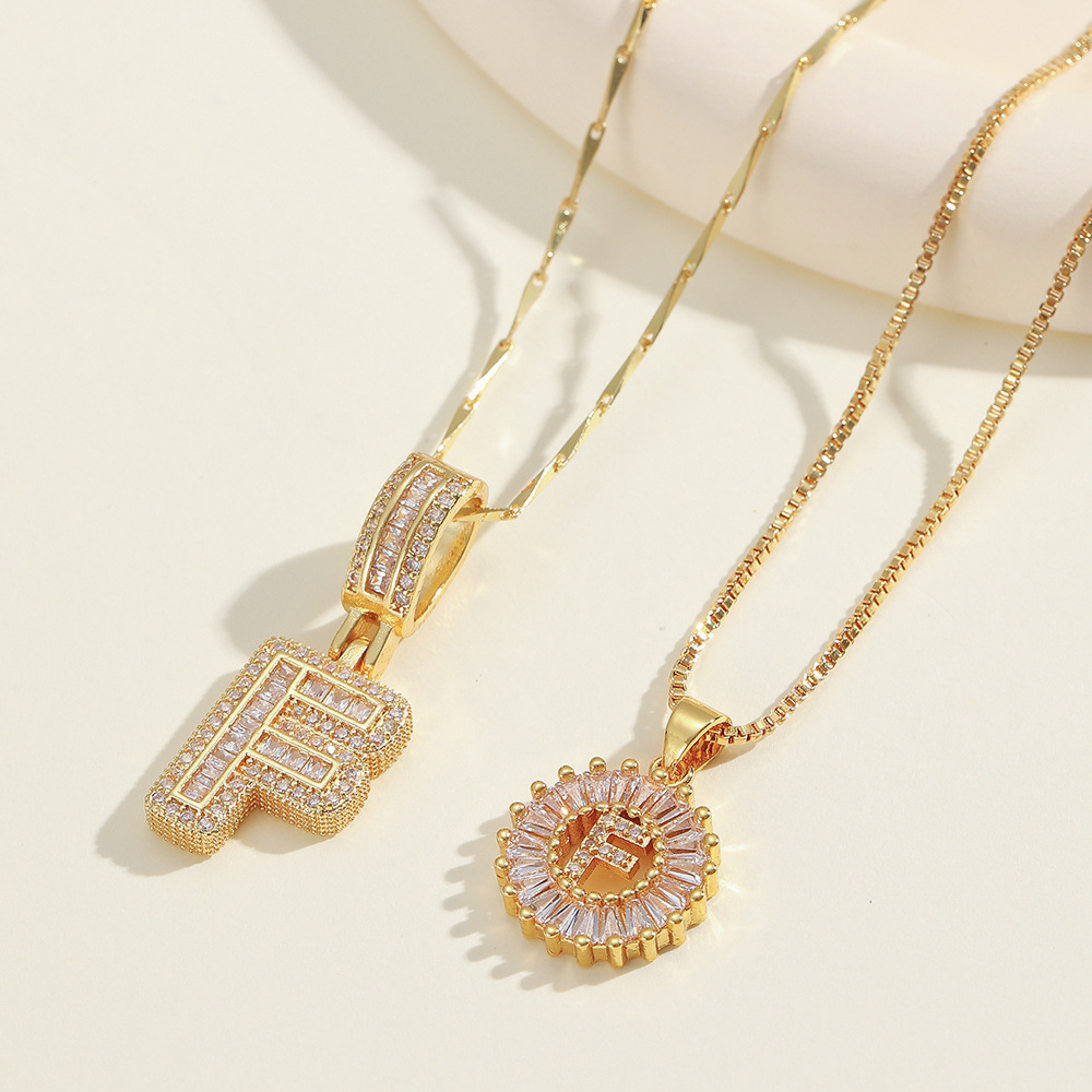 💎 2 бр. колиета с диаманти и инициали – Искрящ блясък и стил, които ще придадат уникален акцент на всяка визия ✨💖 Перфектен избор за специални моменти и подаръци 🎁📦