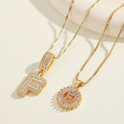 💎 2 бр. колиета с диаманти и инициали – Искрящ блясък и стил, които ще придадат уникален акцент на всяка визия ✨💖 Перфектен избор за специални моменти и подаръци 🎁📦