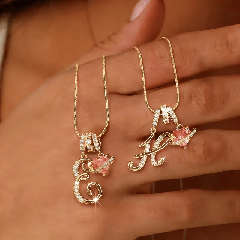 💖 Колие с инициал и висулка във формата на розово сърце – персонализиран символ на любовта