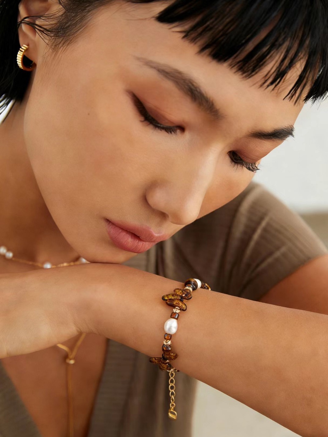 S925 sterling silver vintage bracelet with natural pearls, Czech glass beads, and tiger's eye stones.