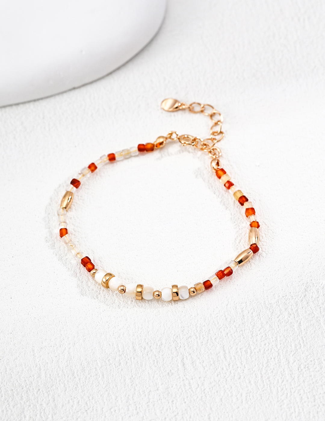 Red agate and white mother-of-pearl bracelet