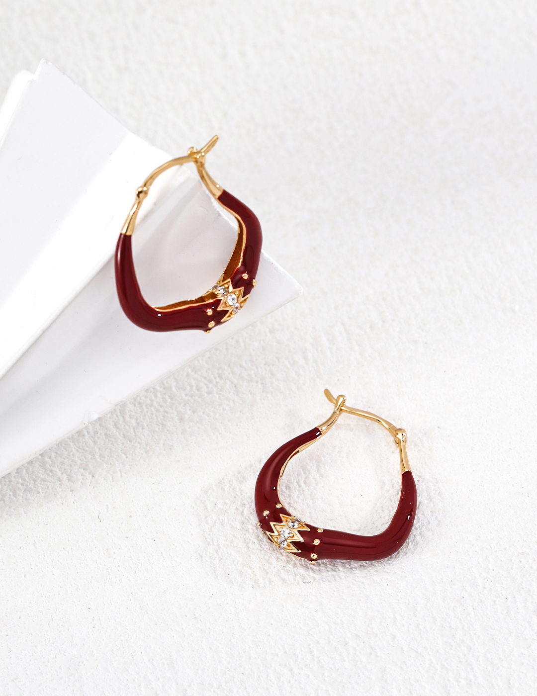 Simple and elegant enamel drop earrings