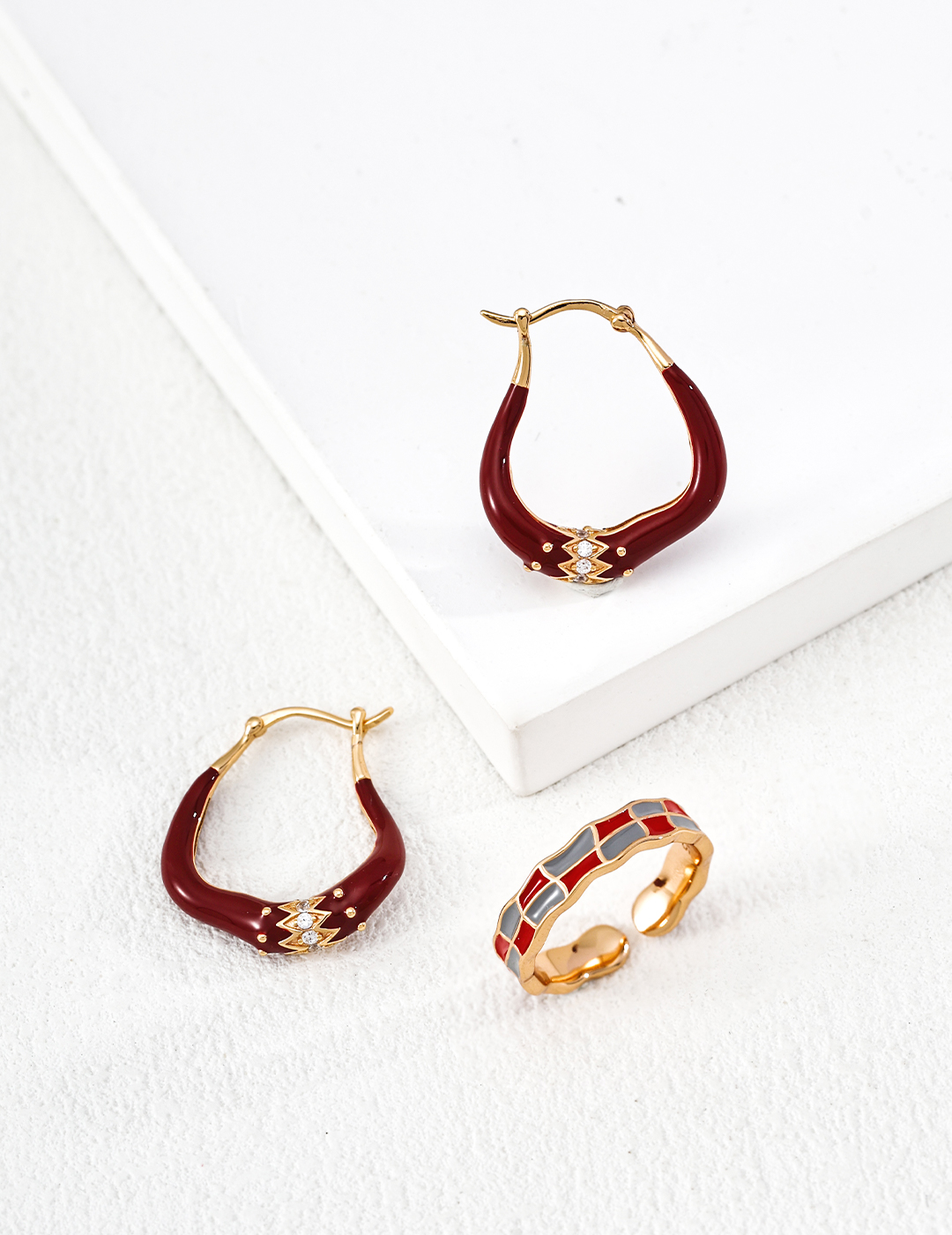 Simple and elegant enamel drop earrings