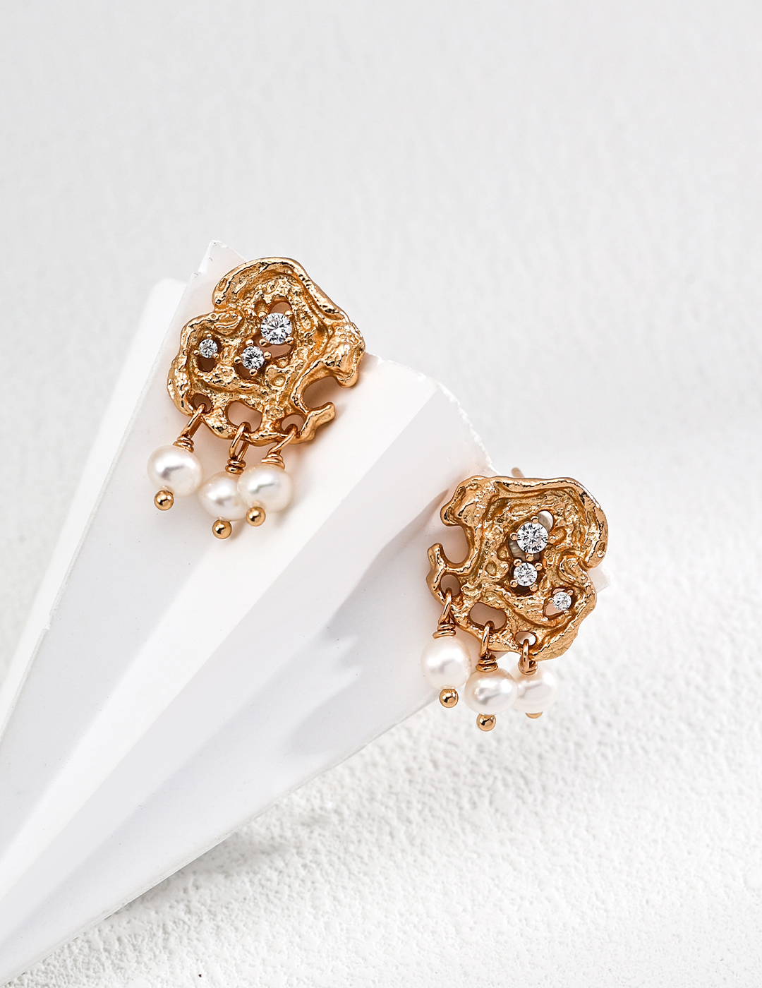 S925 sterling silver vintage earrings with natural pearls and cubic zirconia, featuring the texture of the stones.