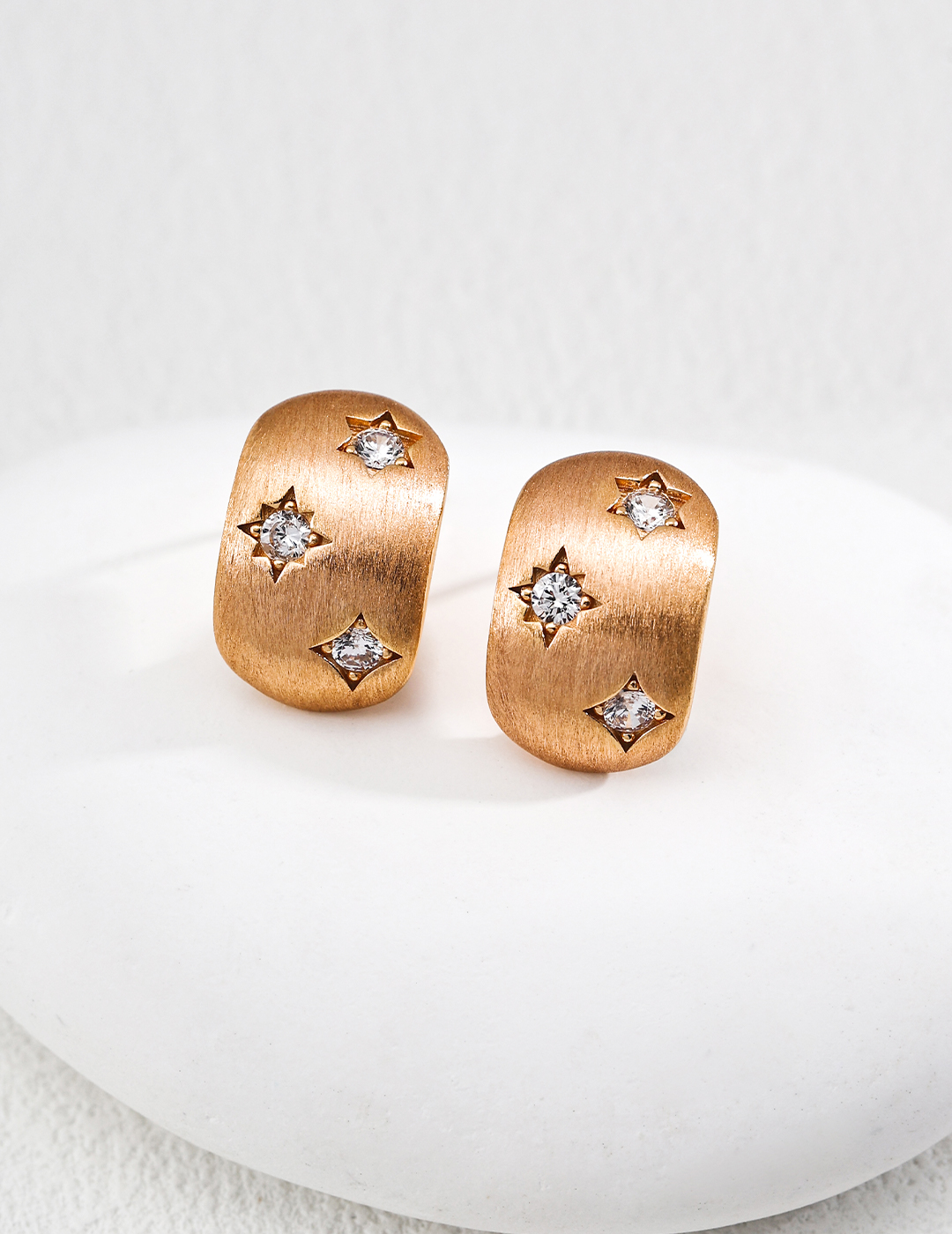 The vintage brushed metal finish creates modern and stylish stud earrings.