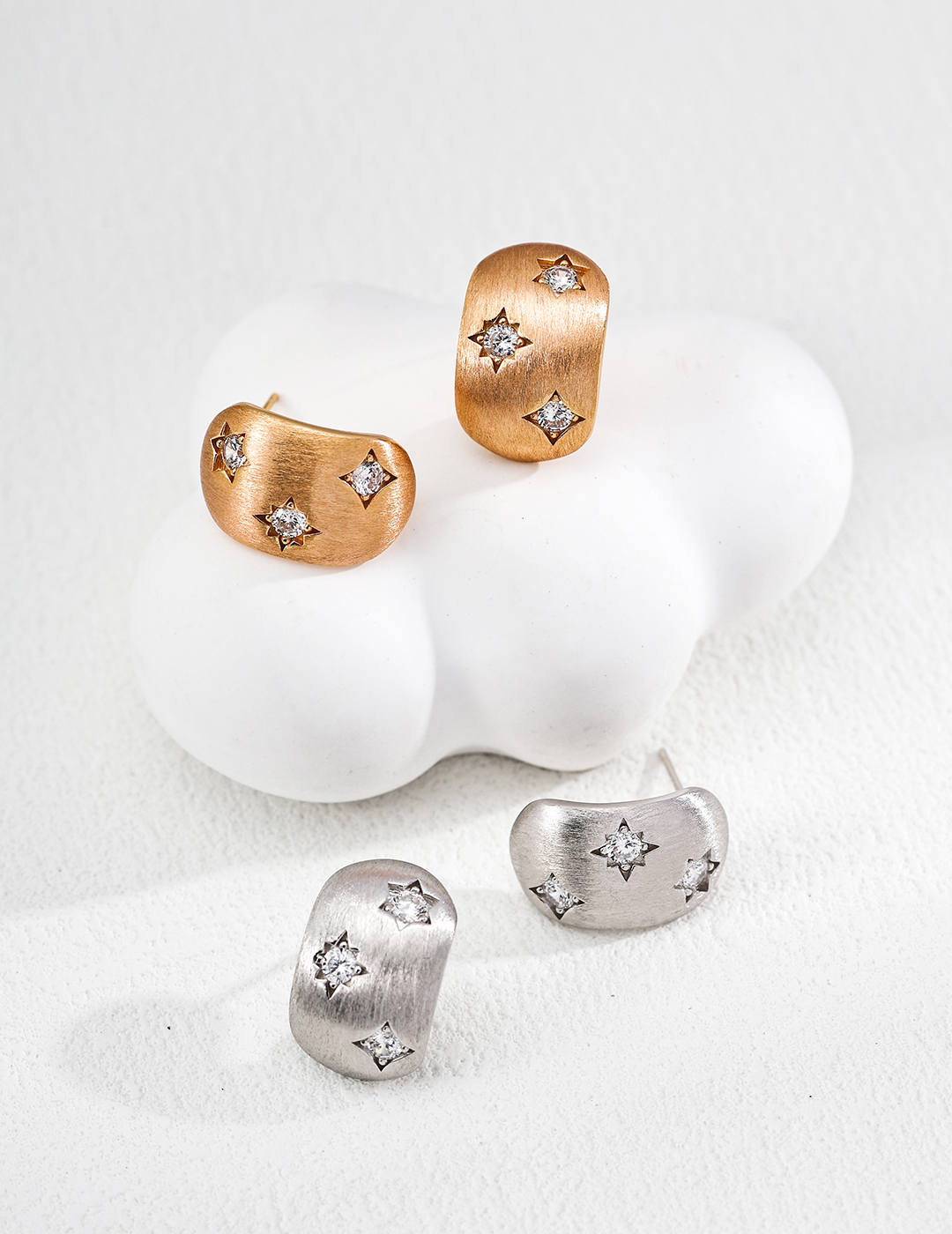 The vintage brushed metal finish creates modern and stylish stud earrings.