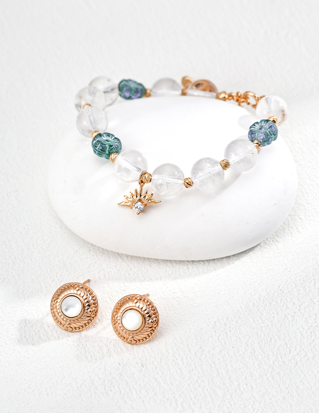 S925 sterling silver simple and stylish bracelet with cubic zirconia, floral design, and glass crystal beads.