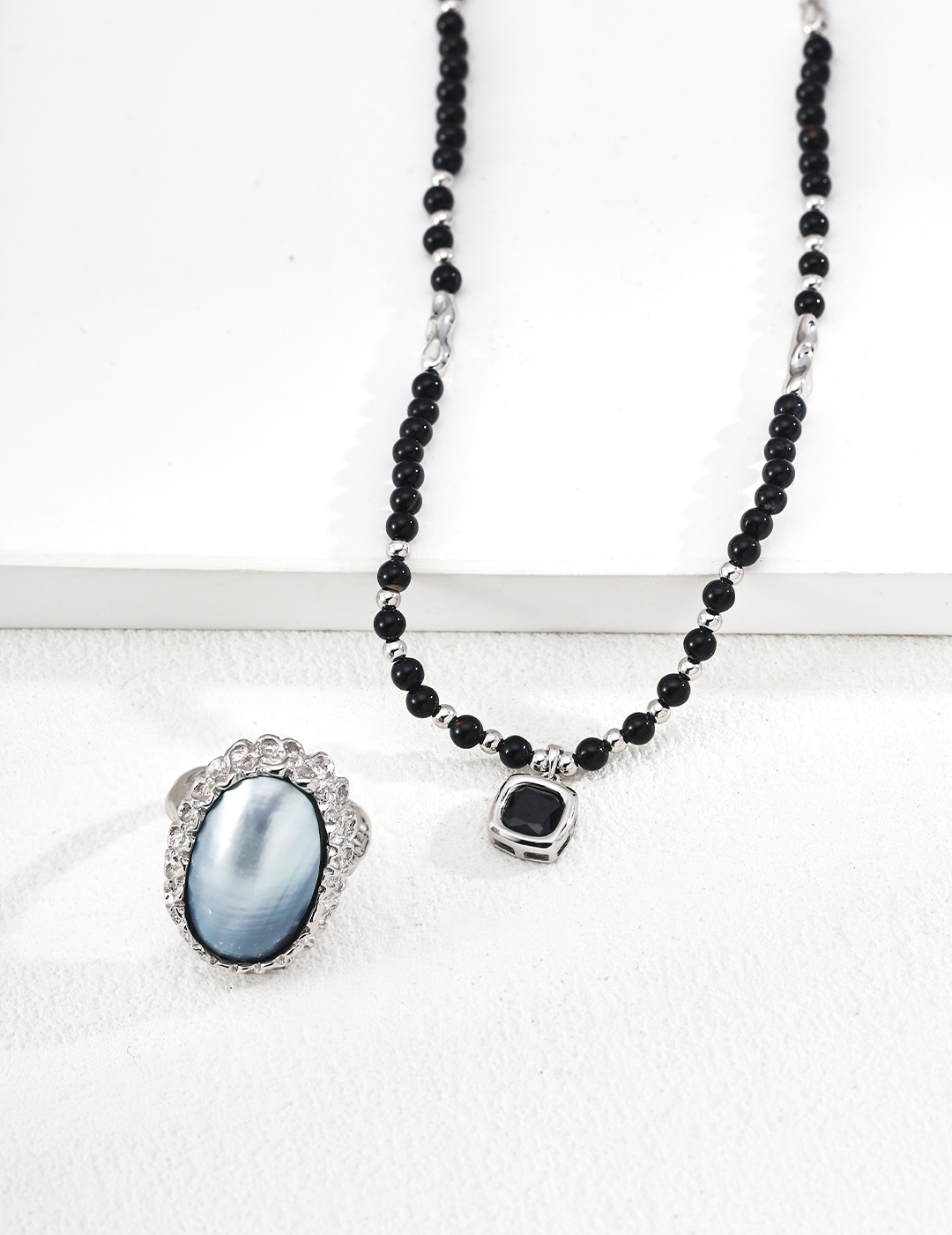 Hand-carved - S925 Sterling Silver Vintage Mabe Pearl Ring