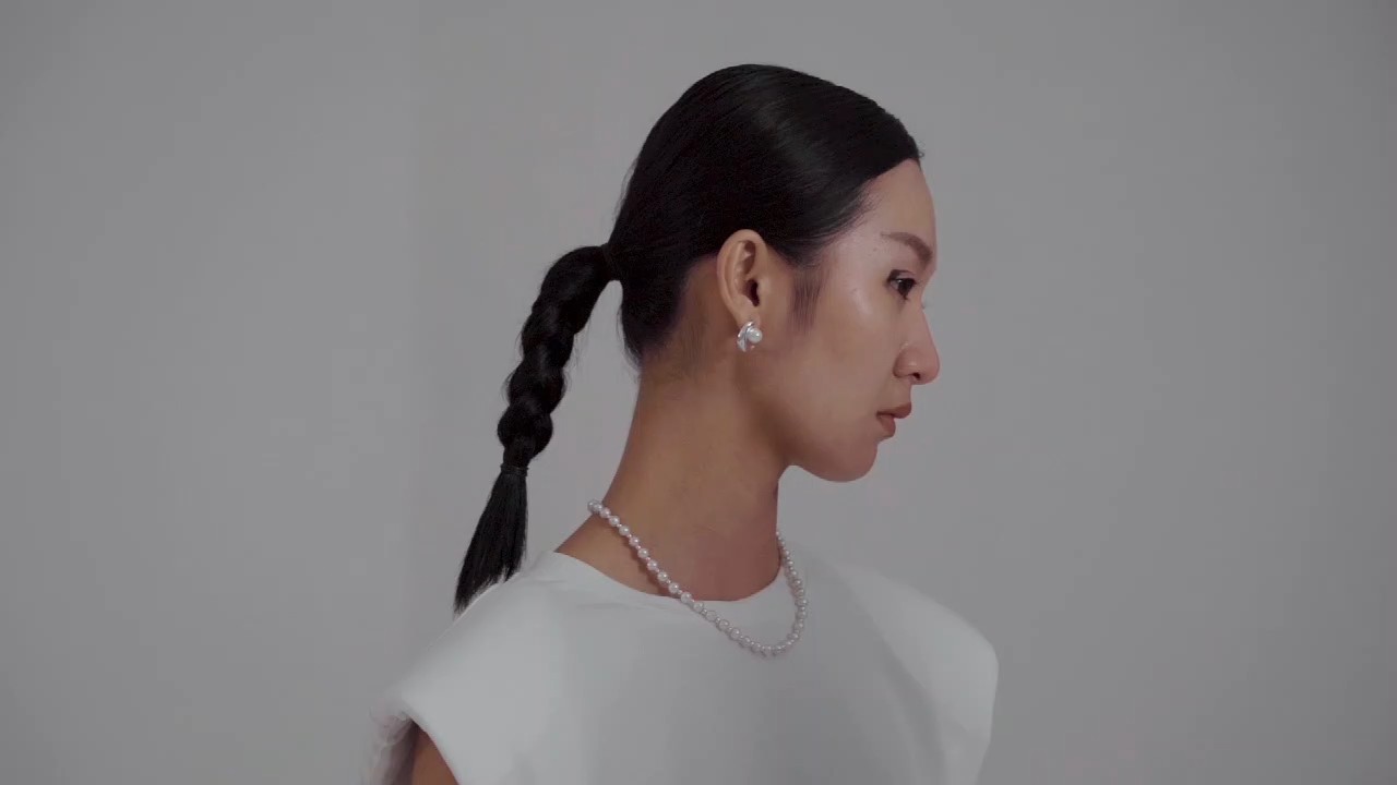 Pearl-reconstructed silver necklace