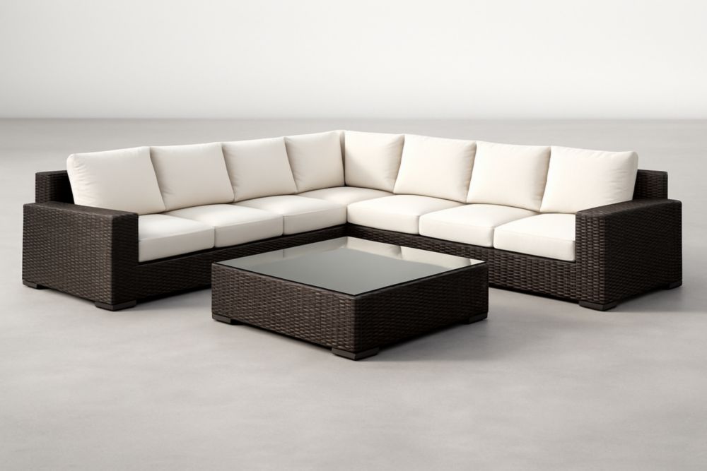 Divano angolare da esterno in rattan con cuscini crema e tavolino in vetro temperato-Livinbuyers