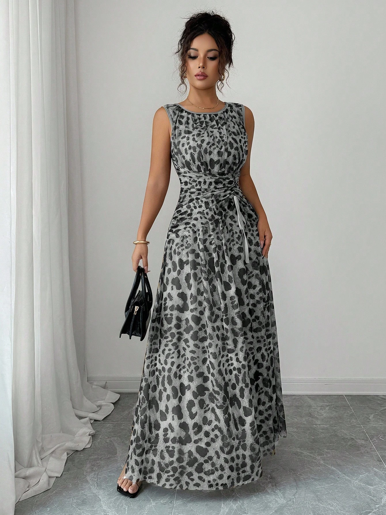 Elegancka i świeża, kwiatowa siateczka w kolorze morelowym, z okrągłym dekoltem i ściągaczem w kształcie litery A, długa sukienka bez rękawów dla kobiet