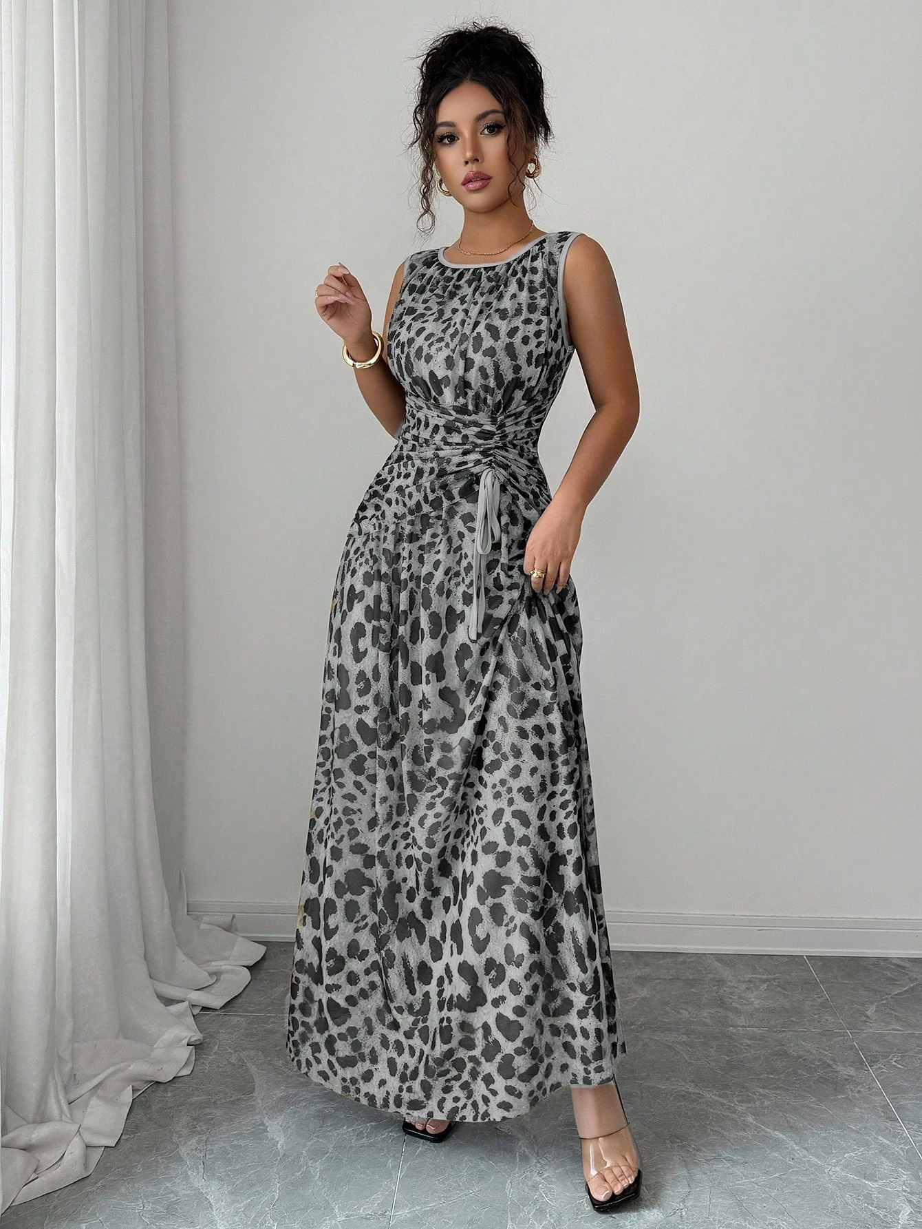 Elegancka i świeża, kwiatowa siateczka w kolorze morelowym, z okrągłym dekoltem i ściągaczem w kształcie litery A, długa sukienka bez rękawów dla kobiet