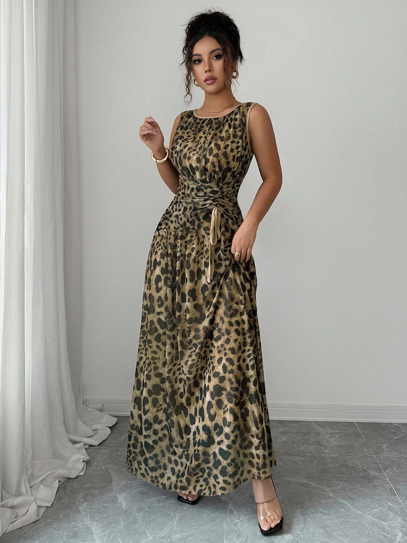 Elegancka i świeża, kwiatowa siateczka w kolorze morelowym, z okrągłym dekoltem i ściągaczem w kształcie litery A, długa sukienka bez rękawów dla kobiet