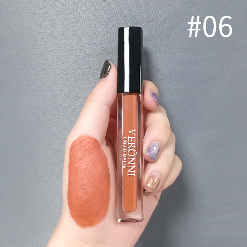 Płynna Pomadka Matowa w Kwadratowej Tubie – Idealne Usta Cały Dzień!