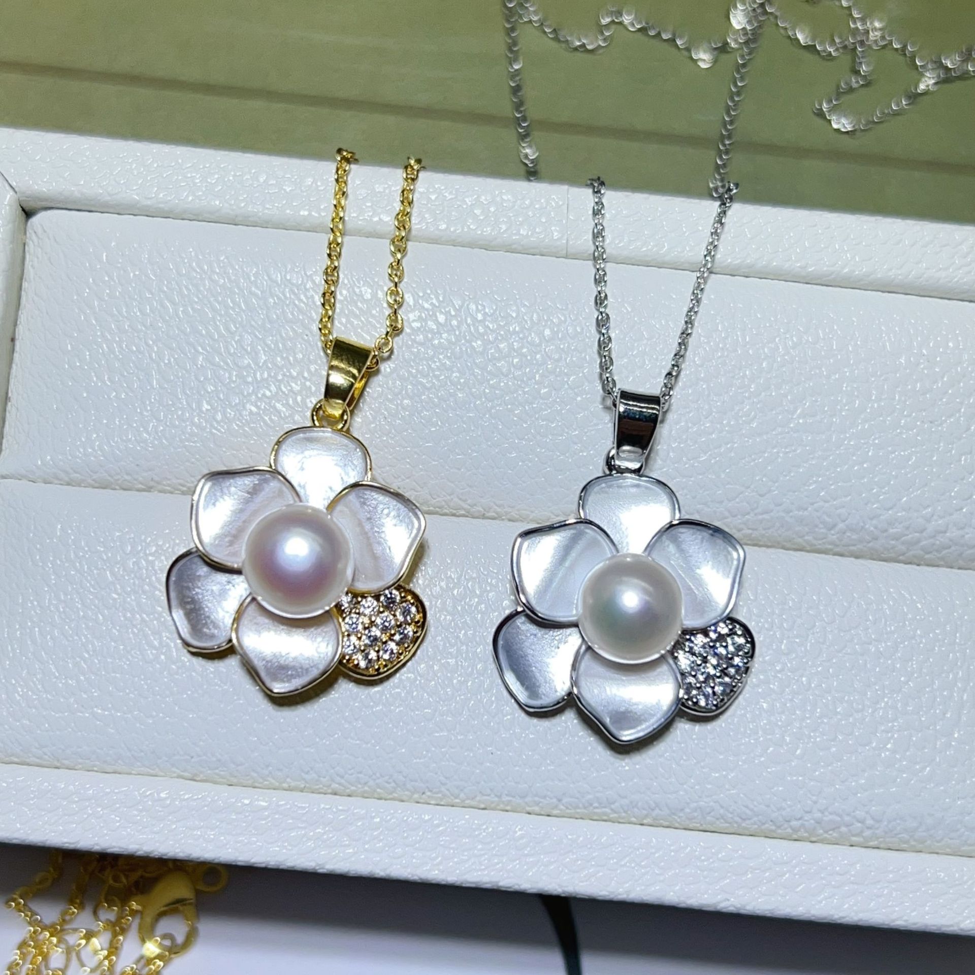 Collier Ras-de-Cou avec Pendentif en Perle d’Eau Douce – Élégant & Intemporel