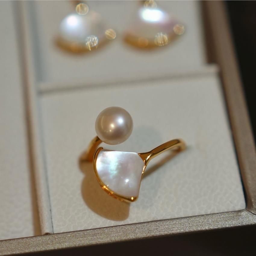 Parure en Perles d’Eau Douce & Nacre – Élégance Naturelle