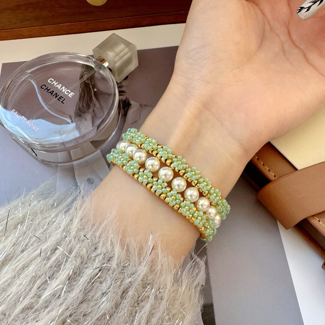 No.26 Finished Product – Exquisite Lace Pearl Beaded Bracelet（SL096）