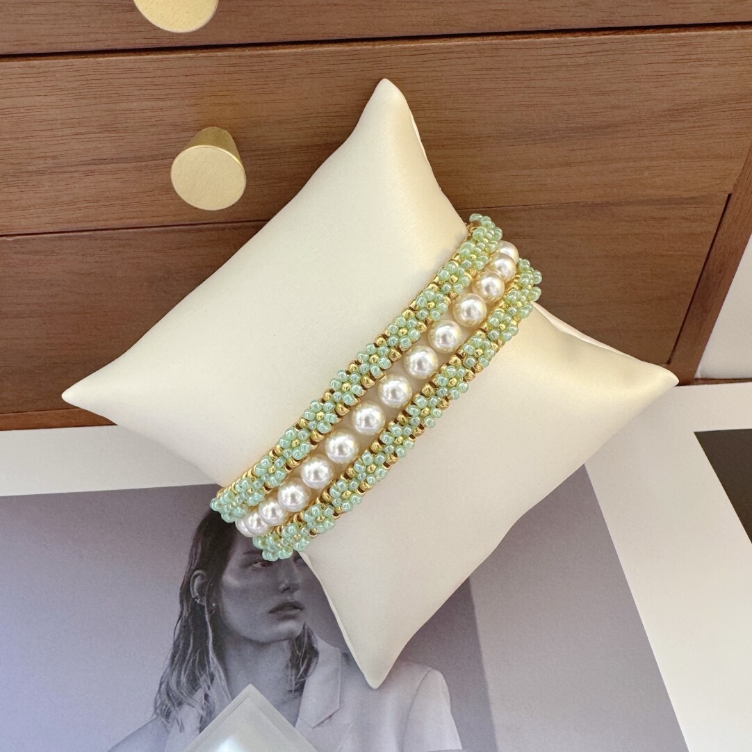 No.26 Finished Product – Exquisite Lace Pearl Beaded Bracelet（SL096）